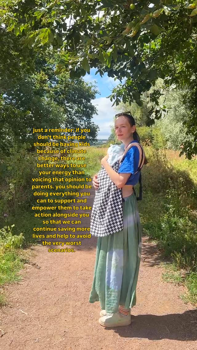 less “you shouldn’t do it” and more “let me help you do this” instead 🙂‍↕️☕️ because with every % of a degree of warming that we can avoid, the more lives we save. 

Whether you’re a parent or not, you can support groups like @parentsforfuture_uk by using your time, skills or money to empower families to take climate action - we need everyone ✊

#parenting #motherhood #heatwaves #childfree